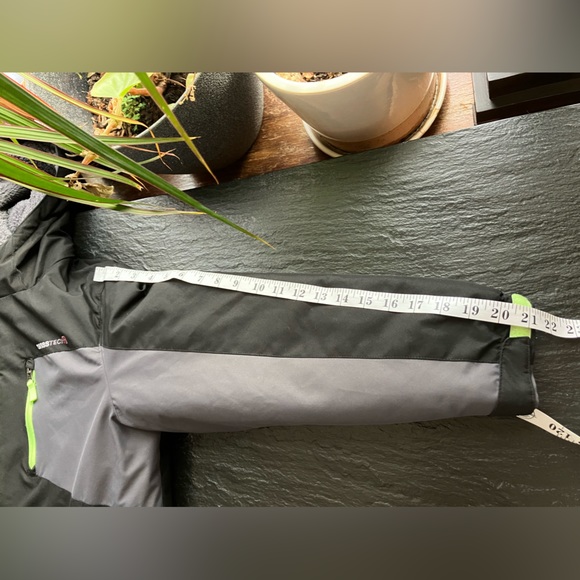 Child Swiss Tech Coat - Picture 11 of 13